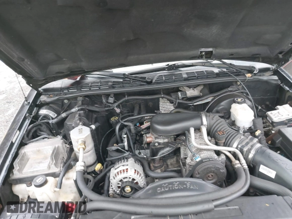 2002 GMC Sonoma SL Fleet with VIN 1GTCS19W128236519, listed as a IAAI auction lot 41577075 with 1 mi miles. Bid and sale history available at carsss.com. Image 10.
