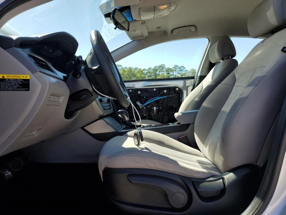 2016 Hyundai Sonata Hybrid SE with VIN KMHE24L14GA022983, listed as a Copart auction lot 48523255 with 112,896 mi miles and Salvage Title. Bid and sale history available at carsss.com. Image 7.