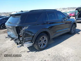 2021 Ford Explorer XLT with VIN 1FMSK8DH4MGC10613, listed as a IAAI auction lot 41932950 with 1,111 mi miles. Bid and sale history available at carsss.com. Image 4.