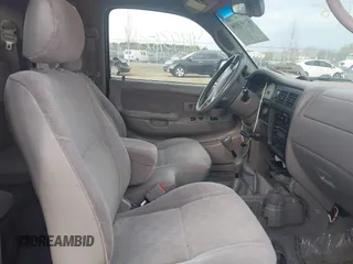 2004 Toyota Tacoma z VIN 5TEWN72N04Z445695, wystawiony jako IAAI lot #41993156 z przebiegiem 150 087 mil mil oraz . Historia ofert i sprzedaży dostępna na DreamBid. Obrazek 5.