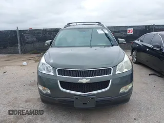 2011 Chevrolet Traverse 1LT z VIN 1GNKRGED0BJ204837, wystawiony jako IAAI lot #42203555 z przebiegiem Nie podano mil oraz . Historia ofert i sprzedaży dostępna na DreamBid. Obrazek 6.
