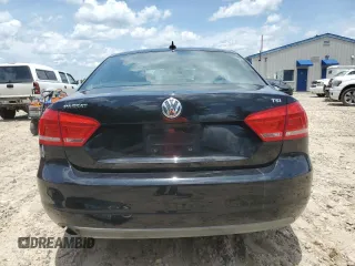 2014 Volkswagen Passat S z VIN 1VWAT7A30EC078066, wystawiony jako Copart lot #58312015 z przebiegiem 123 397 mil mil oraz Szkoda całkowita • Salvage title. Historia ofert i sprzedaży dostępna na DreamBid. Obrazek 6.
