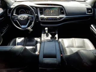 2019 Toyota Highlander SE with VIN 5TDJZRFH4KS594586, listed as a Copart auction lot 54616435 with 122,328 mi miles and Clean title. Bid and sale history available at DreamBid. Image 8.