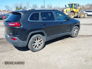 2015 Jeep Cherokee Latitude z VIN 1C4PJMCS2FW620113, wystawiony jako IAAI lot #41865228 z przebiegiem 186 983 mil mil oraz . Historia ofert i sprzedaży dostępna na DreamBid. Obrazek 4.