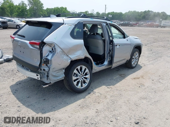 2024 Toyota RAV4 XLE Premium z VIN 2T3A1RFV6RC462114, wystawiony jako IAAI lot #42438905 z przebiegiem 3 620 mil mil oraz . Historia ofert i sprzedaży dostępna na DreamBid. Obrazek 4.