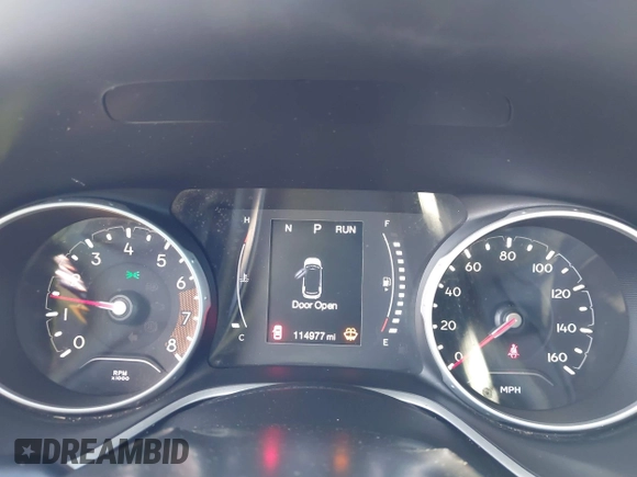2019 Jeep Compass Altitude z VIN 3C4NJCBB3KT637375, wystawiony jako IAAI lot #42408775 z przebiegiem 114 977 mil mil oraz . Historia ofert i sprzedaży dostępna na DreamBid. Obrazek 7.