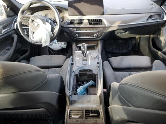 2021 BMW 5 Series 530i z VIN WBA53BH08MCF44747, wystawiony jako Copart lot #49928735 z przebiegiem Nie podano mil oraz Czysty tytuł • Clean title. Historia ofert i sprzedaży dostępna na DreamBid. Obrazek 8.