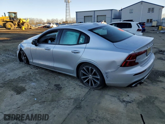 2022 Volvo S60 Momentum with VIN 7JRL12FZ6NG161626, listed as a Copart auction lot 81848753 with 0 mi miles. Bid and sale history available at carsss.com. Image 2.