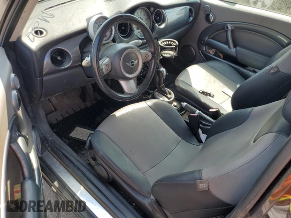 2005 MINI Hardtop с VIN WMWRC33495TJ66986, выставлен на аукционе Copart как лот 61852735 с пробегом Не указан миль и Списание • Salvage title. История ставок и продаж доступна на DreamBid. Изображение 8.