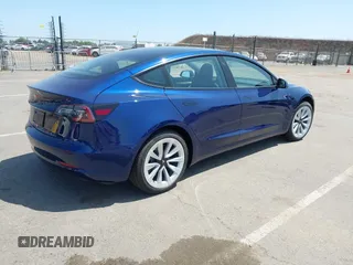 2023 Tesla Model 3 z VIN 5YJ3E1EA6PF547209, wystawiony jako IAAI lot #42511077 z przebiegiem 6 125 mil mil oraz . Historia ofert i sprzedaży dostępna na DreamBid. Obrazek 4.