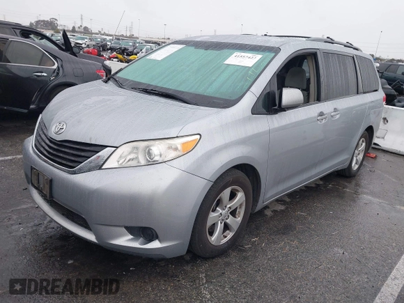 2014 Toyota Sienna LE AAS z VIN 5TDKK3DC1ES488954, wystawiony jako IAAI lot #41557423 z przebiegiem 144 031 mil mil oraz . Historia ofert i sprzedaży dostępna na DreamBid. Obrazek 17.
