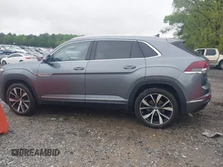 2024 Volkswagen Atlas SEL Premium R-Line with VIN 1V2FE2CA0RC253583, listed as a IAAI auction lot 41951435 with 4,668 mi miles and . Bid and sale history available at DreamBid. Image 14.