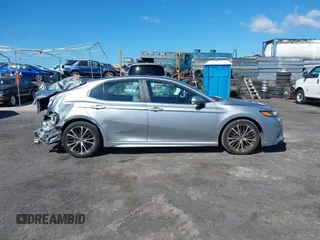 2020 Toyota Camry SE z VIN 4T1M11AK7LU993039, wystawiony jako IAAI lot #41492895 z przebiegiem 32 498 mil mil oraz . Historia ofert i sprzedaży dostępna na DreamBid. Obrazek 14.