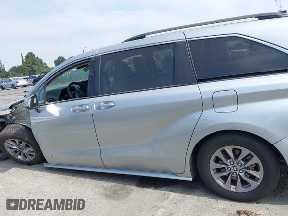 2021 Toyota Sienna LE with VIN 5TDKRKEC5MS010782, listed as a IAAI auction lot 42272827 with 196,844 mi miles and . Bid and sale history available at DreamBid. Image 14.