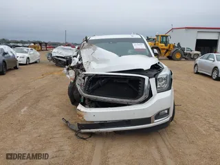 2016 GMC Yukon XL Denali with VIN 1GKS1HKJ8GR306576, listed as a IAAI auction lot 41518187 with 208,586 mi miles. Bid and sale history available at carsss.com. Image 13.