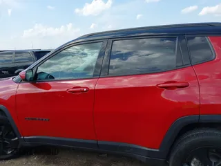 2021 Jeep Compass Latitude z VIN 3C4NJDBB5MT603608, wystawiony jako IAAI lot #40036775 z przebiegiem 61 257 mil mil oraz . Historia ofert i sprzedaży dostępna na DreamBid. Obrazek 15.