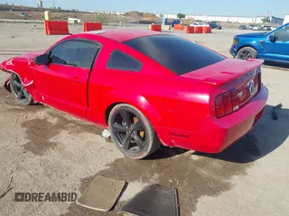 2007 Ford Mustang Deluxe z VIN 1ZVFT80N875370716, wystawiony jako IAAI lot #42006779 z przebiegiem 149 895 mil mil oraz . Historia ofert i sprzedaży dostępna na DreamBid. Obrazek 3.