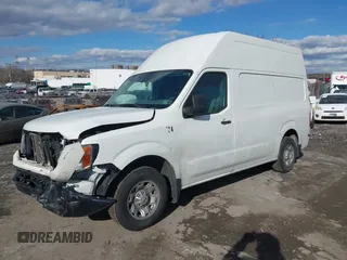 2021 Nissan NV Cargo SV z VIN 1N6BF0LY1MN806850, wystawiony jako IAAI lot #41500860 z przebiegiem 94 928 mil mil oraz . Historia ofert i sprzedaży dostępna na DreamBid. Obrazek 2.