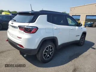 2025 Jeep Compass Trailhawk with VIN 3C4NJDDN6ST543200, listed as a Copart auction lot 59375975 with 5,222 mi miles and Clean title. Bid and sale history available at DreamBid. Image 3.