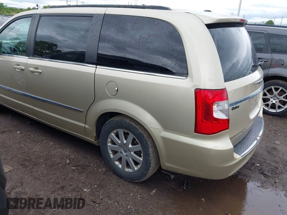 2011 Chrysler Town & Country Touring L z VIN 2A4RR8DG6BR677303, wystawiony jako IAAI lot #42168348 z przebiegiem 237 886 mil mil oraz . Historia ofert i sprzedaży dostępna na DreamBid. Obrazek 3.