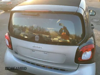 2019 Smart fortwo Pure z VIN WMEFJ9BA0KK368446, wystawiony jako Copart lot #85898494 z przebiegiem Nie podano mil oraz Tytuł czysty. Historia ofert i sprzedaży dostępna na DreamBid. Obrazek 10.