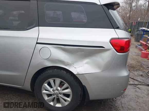 2017 Kia Sedona L with VIN KNDMA5C17H6271663, listed as a IAAI auction lot 41492437 with 338,875 mi miles. Bid and sale history available at carsss.com. Image 6.