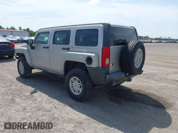 2007 Hummer H3 SUV z VIN 5GTDN13E178220977, wystawiony jako IAAI lot #42103127 z przebiegiem 121 449 mil mil oraz . Historia ofert i sprzedaży dostępna na DreamBid. Obrazek 3.