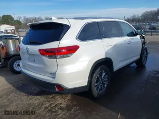 2019 Toyota Highlander SE with VIN 5TDKZRFH0KS315218, listed as a IAAI auction lot 41666981 with 45,218 mi miles. Bid and sale history available at carsss.com. Image 4.