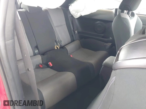 2015 Scion tC z VIN JTKJF5C71FJ008872, wystawiony jako IAAI lot #41664672 z przebiegiem 119 142 mil mil oraz . Historia ofert i sprzedaży dostępna na DreamBid. Obrazek 8.