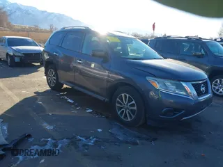 2013 Nissan Pathfinder SV with VIN 5N1AR2MM4DC672307, listed as a IAAI auction lot 41369598 with 187,713 mi miles. Bid and sale history available at carsss.com. Image 1.
