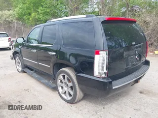2009 Cadillac Escalade z VIN 1GYFK23269R124693, wystawiony jako IAAI lot #42242246 z przebiegiem 184 973 mil mil oraz . Historia ofert i sprzedaży dostępna na DreamBid. Obrazek 3.
