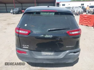 2015 Jeep Cherokee Sport z VIN 1C4PJMAB5FW533924, wystawiony jako IAAI lot #42245990 z przebiegiem 202 480 mil mil oraz . Historia ofert i sprzedaży dostępna na DreamBid. Obrazek 16.