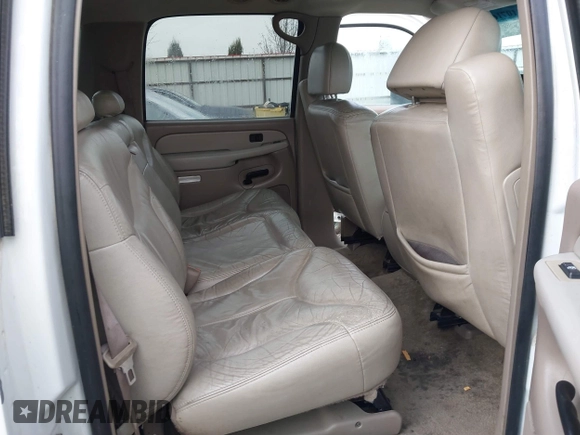 2002 GMC Yukon XL SLT with VIN 1GKFK16ZX2J259905, listed as a IAAI auction lot 41071675 with 326,370 mi miles. Bid and sale history available at carsss.com. Image 8.