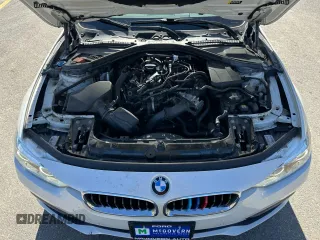 2017 BMW 3 Series 330i xDrive z VIN WBA8D9C39HA004990, wystawiony jako Copart lot #50005535 z przebiegiem 80 598 mil mil oraz Czysty tytuł • Clean title. Historia ofert i sprzedaży dostępna na DreamBid. Obrazek 5.