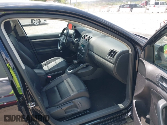 2010 Volkswagen Jetta SEL with VIN 3VWRX7AJ5AM098246, listed as a IAAI auction lot 42797172 with 160,972 mi miles and . Bid and sale history available at DreamBid. Image 5.