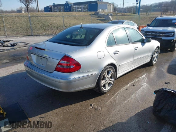 2006 Mercedes-Benz E-Class 3.5L with VIN WDBUF56J66A828486, listed as a IAAI auction lot 41768251 with 277,297 mi miles. Bid and sale history available at carsss.com. Image 4.