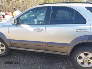 2003 Kia Sorento LX z VIN KNDJC733535052094, wystawiony jako IAAI lot #41461001 z przebiegiem 168 996 mil mil oraz . Historia ofert i sprzedaży dostępna na DreamBid. Obrazek 15.