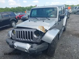 2014 Jeep Wrangler Unlimited Sahara z VIN 1C4BJWEG0EL129229, wystawiony jako IAAI lot #42380976 z przebiegiem 175 735 mil mil oraz . Historia ofert i sprzedaży dostępna na DreamBid. Obrazek 12.