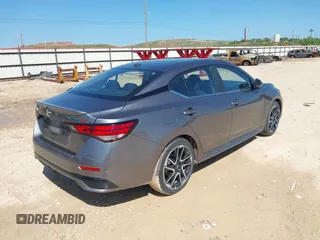2025 Nissan Sentra SR z VIN 3N1AB8DV8SY309598, wystawiony jako IAAI lot #42460527 z przebiegiem 3 690 mil mil oraz . Historia ofert i sprzedaży dostępna na DreamBid. Obrazek 4.