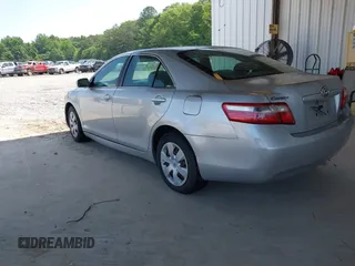 2007 Toyota Camry CE z VIN 4T1BE46K57U053673, wystawiony jako IAAI lot #42319748 z przebiegiem 173 154 mil mil oraz . Historia ofert i sprzedaży dostępna na DreamBid. Obrazek 3.