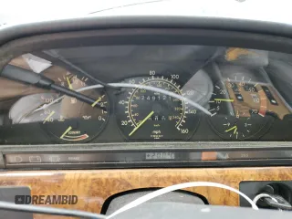 1985 Mercedes-Benz 500 SEL с VIN WDBCA37D0FA117051, выставлен на аукционе Copart как лот 55772735 с пробегом 249 121 миль миль и Чистый • Clean title. История ставок и продаж доступна на DreamBid. Изображение 9.