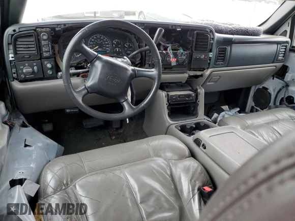2002 Chevrolet Suburban Z71 with VIN 3GNFK16T12G337293, listed as a Copart auction lot 45226565 with 254,901 mi miles and Salvage Title. Bid and sale history available at carsss.com. Image 8.