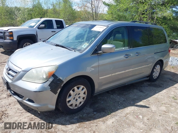 2006 Honda Odyssey EX-L with VIN 5FNRL38656B057877, listed as a IAAI auction lot 42199036 with 284,020 mi miles and . Bid and sale history available at carsss.com. Image 2.