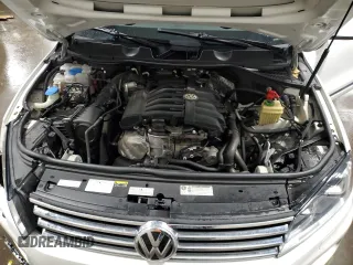 2017 Volkswagen Touareg Wolfsburg Edition z VIN WVGRF7BP7HD002143, wystawiony jako Copart lot #45328325 z przebiegiem 107 476 mil mil oraz Szkoda całkowita • Salvage title. Historia ofert i sprzedaży dostępna na DreamBid. Obrazek 13.