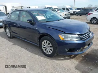 2014 Volkswagen Passat Wolfsburg Edition z VIN 1VWAT7A31EC090839, wystawiony jako IAAI lot #41836959 z przebiegiem 157 092 mil mil oraz . Historia ofert i sprzedaży dostępna na DreamBid. Obrazek 1.