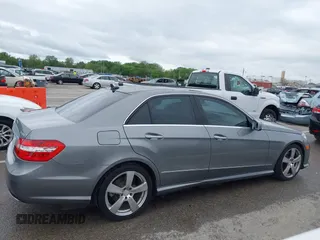 2011 Mercedes-Benz E 350 Luxury z VIN WDDHF8HBXBA338420, wystawiony jako IAAI lot #42155045 z przebiegiem 196 075 mil mil oraz . Historia ofert i sprzedaży dostępna na DreamBid. Obrazek 13.