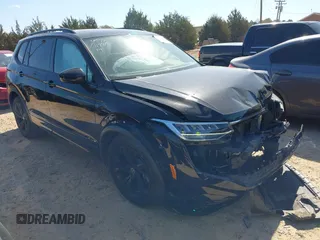 2023 Volkswagen Tiguan SE R-Line Black z VIN 3VVCB7AX3PM114417, wystawiony jako IAAI lot #41864139 z przebiegiem 32 096 mil mil oraz . Historia ofert i sprzedaży dostępna na DreamBid. Obrazek 1.
