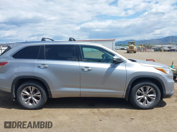 2015 Toyota Highlander XLE z VIN 5TDJKRFH9FS099780, wystawiony jako IAAI lot #42407689 z przebiegiem 159 406 mil mil oraz . Historia ofert i sprzedaży dostępna na DreamBid. Obrazek 13.