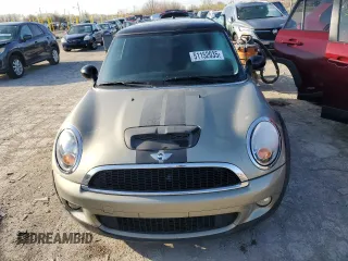 2009 MINI Hardtop S with VIN WMWMF73529TW82713, listed as a Copart auction lot 51152035 with 170,954 mi miles and Salvage title. Bid and sale history available at DreamBid. Image 5.
