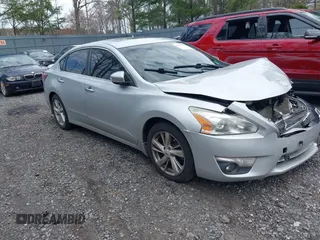 2014 Nissan Altima 2.5 S with VIN 1N4AL3APXEC402242, listed as a IAAI auction lot 42037912 with 140,010 mi miles. Bid and sale history available at carsss.com. Image 1.